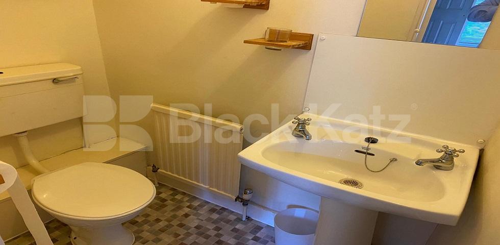 			LET , 3 Bedroom, 1 bath, 1 reception Terraced House			 Henshaw Street, Elephant and Castle